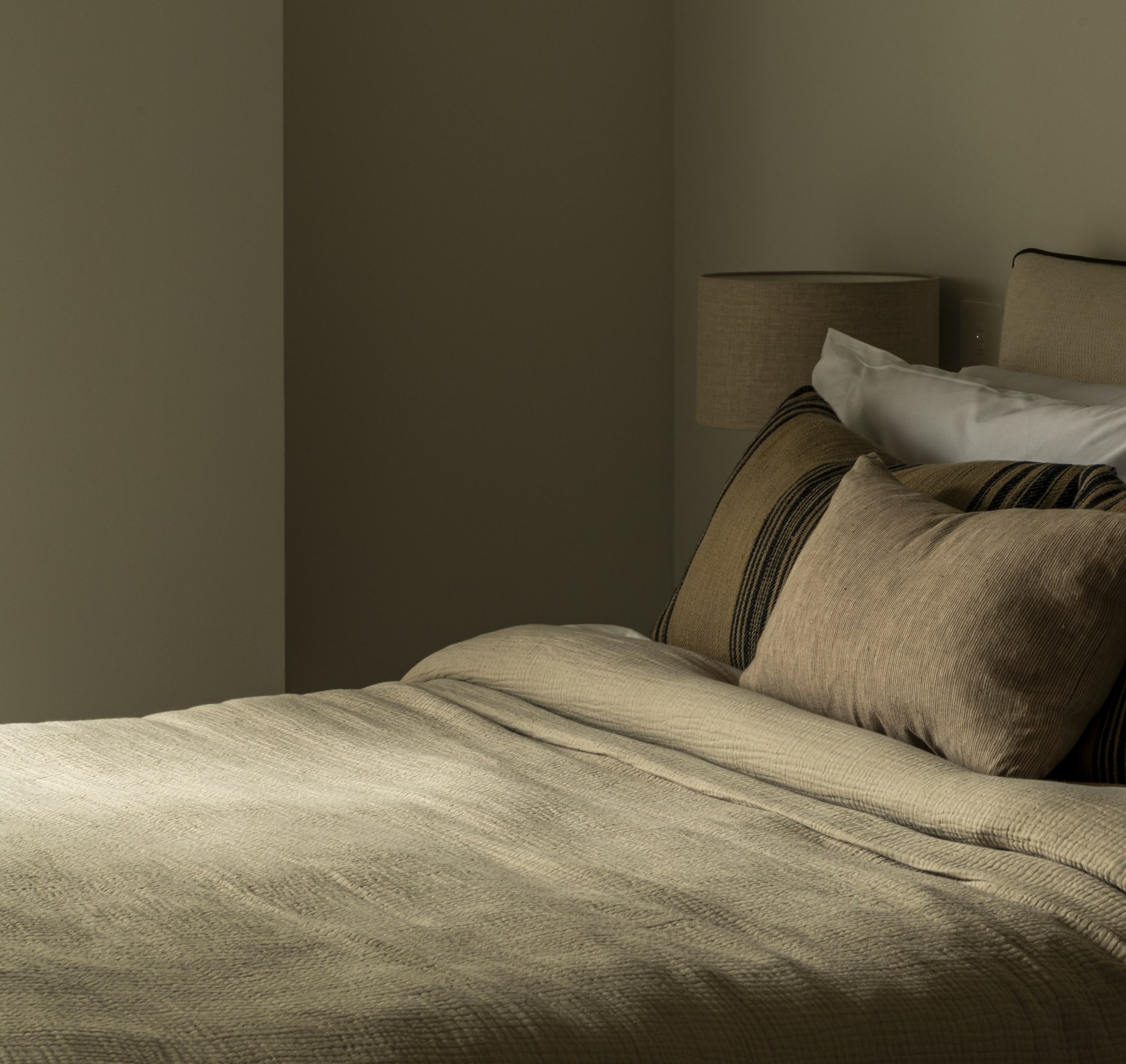 Ivy Gardens apartment interior, Ealing Common, London — interior design by HDEY