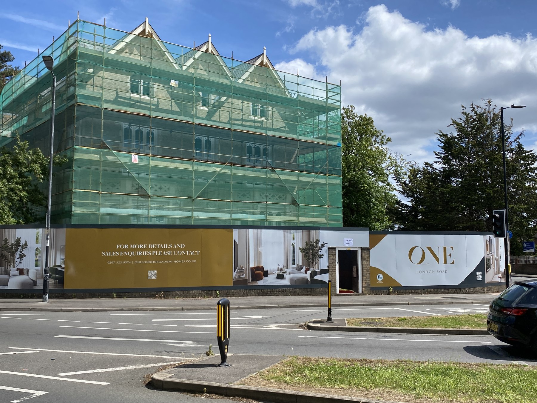 One London Road hoarding running the length of the site with interior CGIs and the show flat entrance, Upton, Slough — hoarding design by HDEY